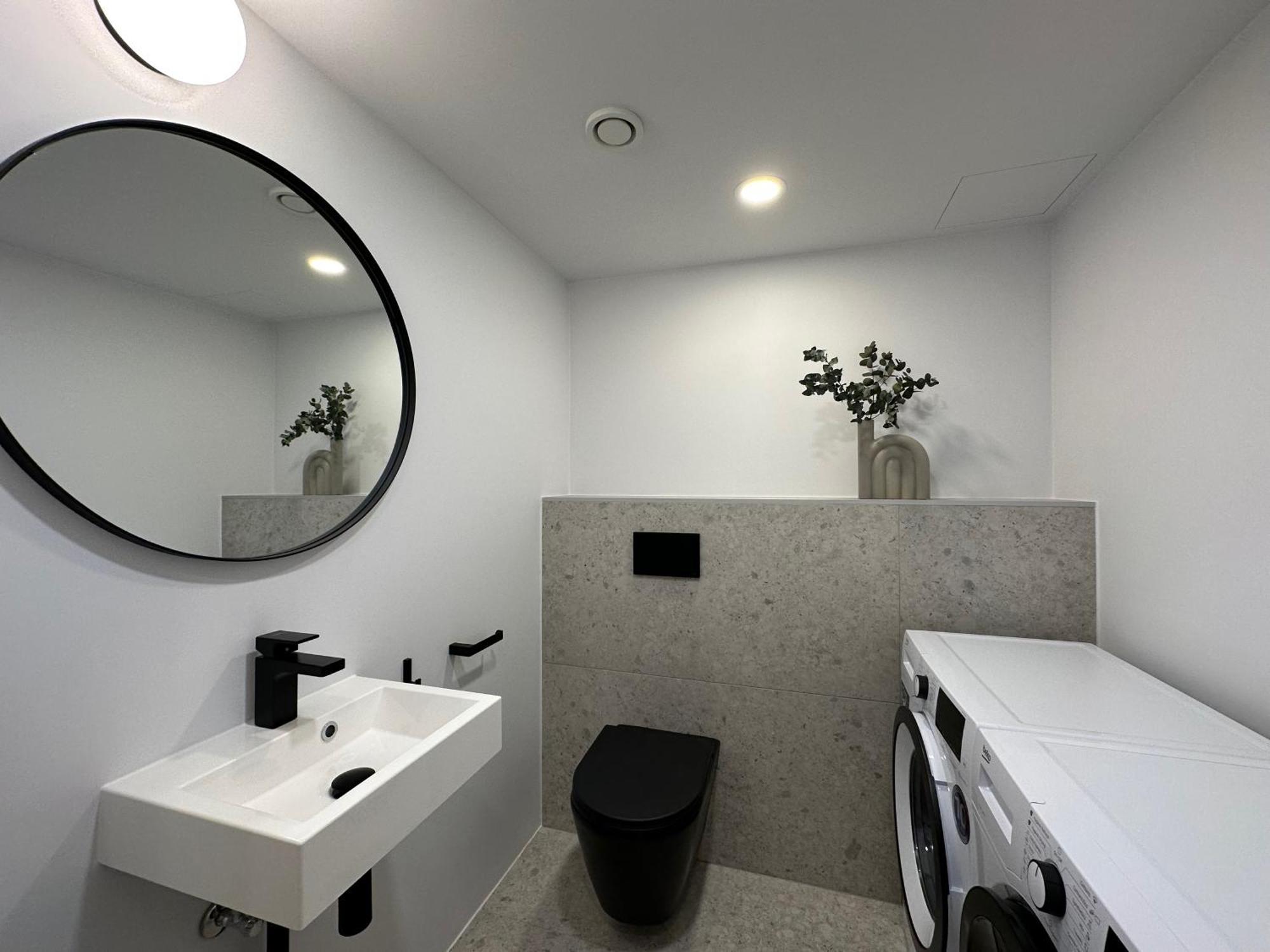 Brand New With Balcony And Free Parking Апартаменты *