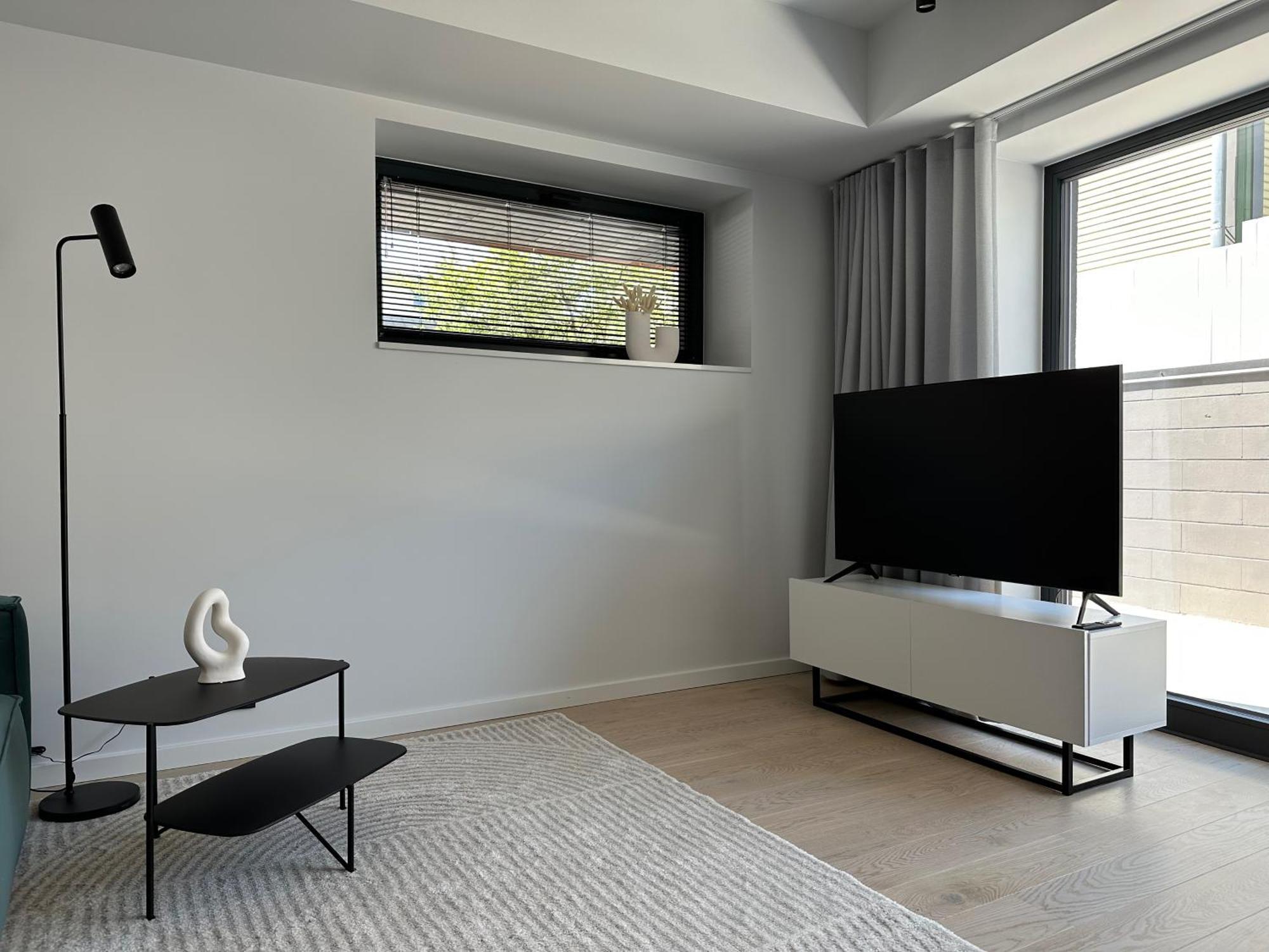 Brand New With Balcony And Free Parking Апартаменты