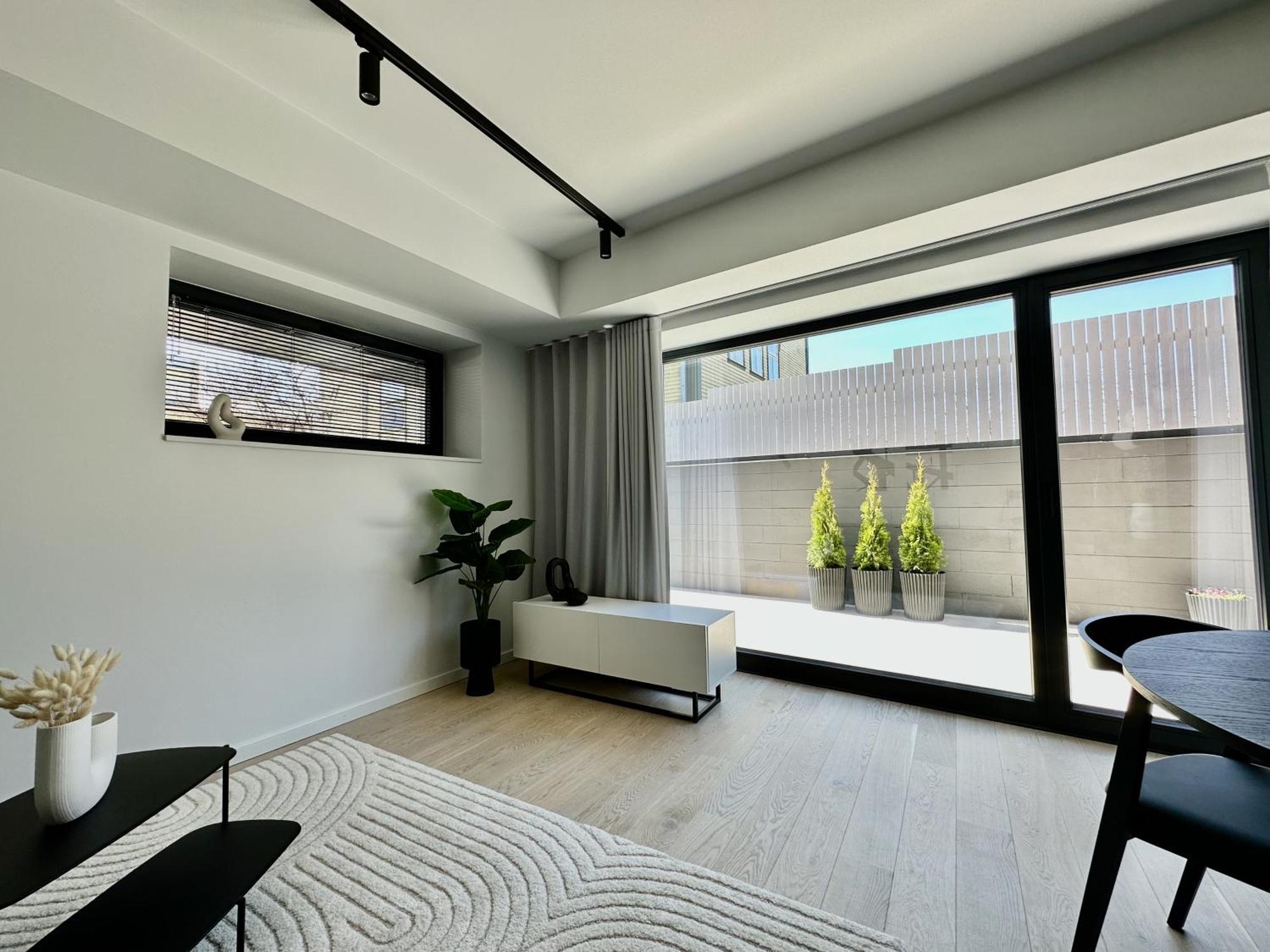 Апартаменты Brand New With Balcony And Free Parking