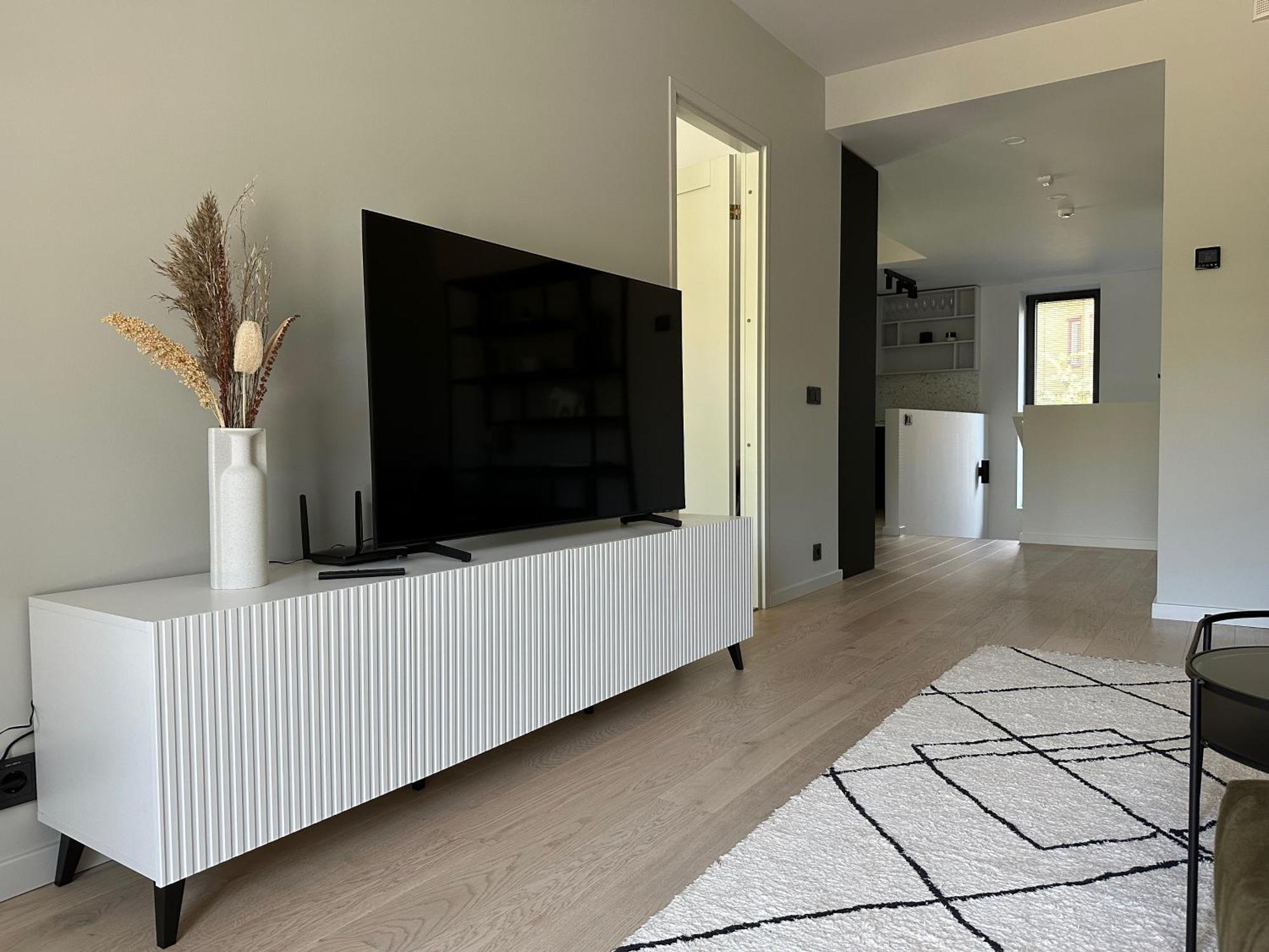Brand New With Balcony And Free Parking Апартаменты *