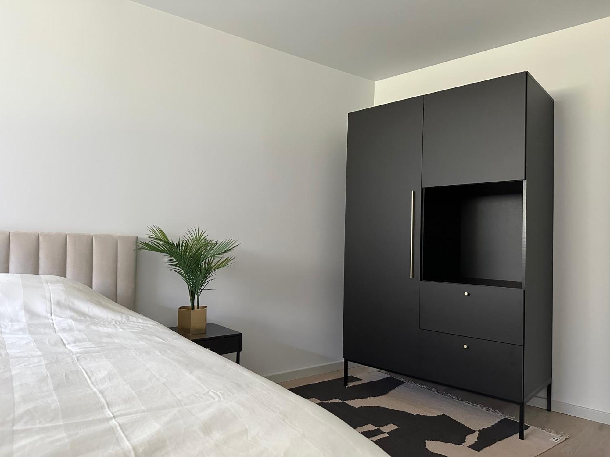 Brand New With Balcony And Free Parking Апартаменты *